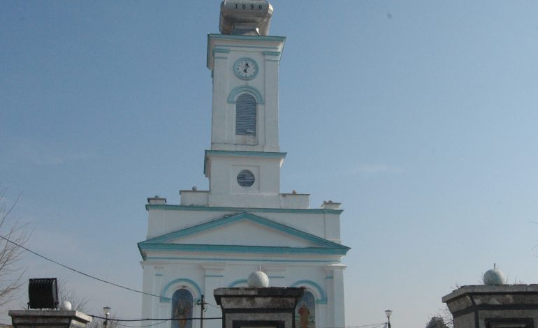 Clopote trase prin satelit la Biserica Sârbească din Moldova Veche