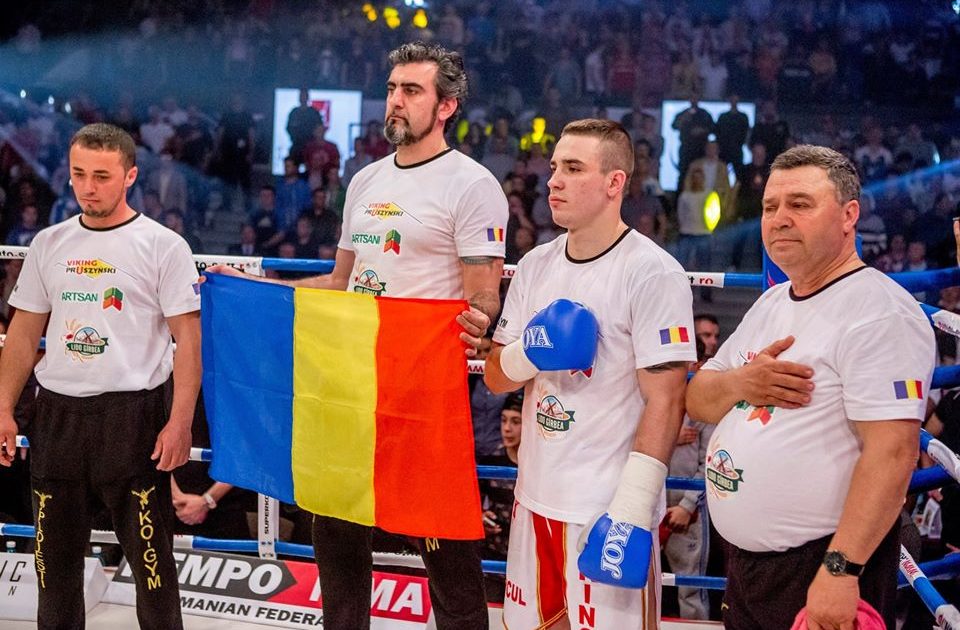 Superkombat debutează în 2015 în România cu 12 confruntări internaționale și meci de titlul mondial