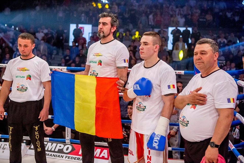 Superkombat debutează în 2015 în România cu 12 confruntări internaționale și meci de titlul mondial