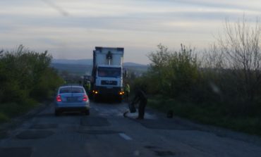 A început marea "peticeală" pe Drumul Național 57 între Răcășdia și Oravița