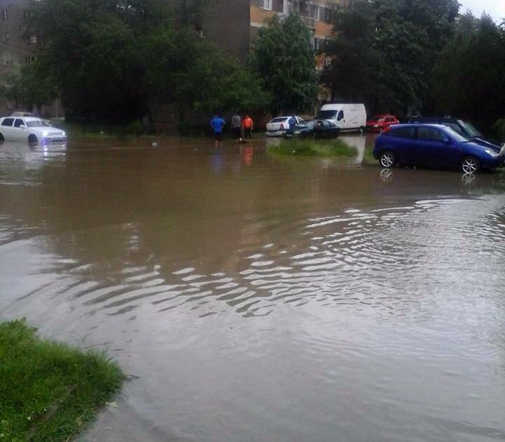 S-a dezlănțuit potopul la  Moldova Nouă 