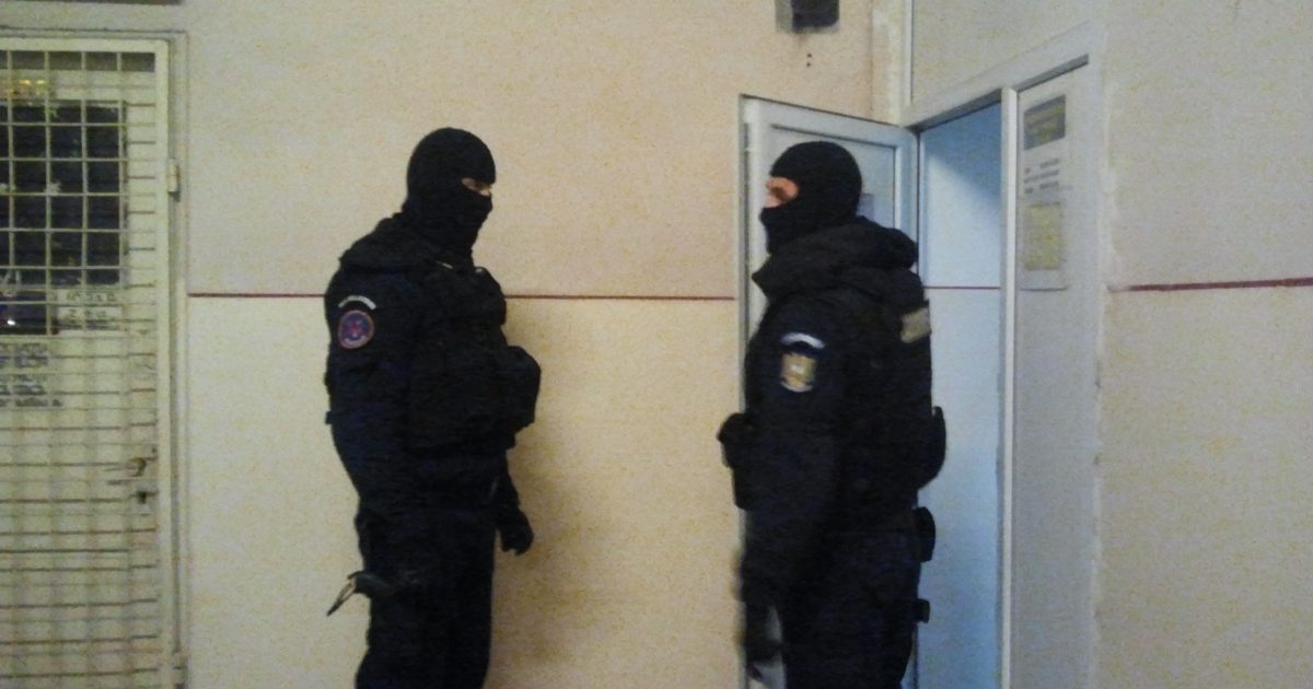 Poliţiştii au scotocit Finanţele Publice din Oraviţa