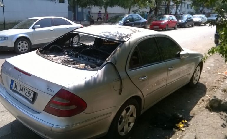 Maşina unui traficant de ţigări din Oraviţa a fost incendiată!