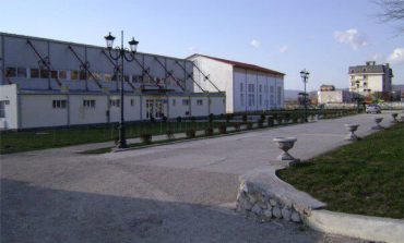 Sala de sport din Moldova Nouă teren de,, ambiţii politice,,