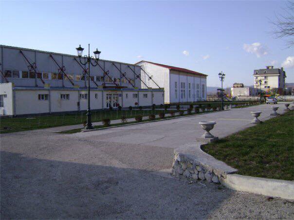 Sala de sport din Moldova Nouă teren de,, ambiţii politice,,