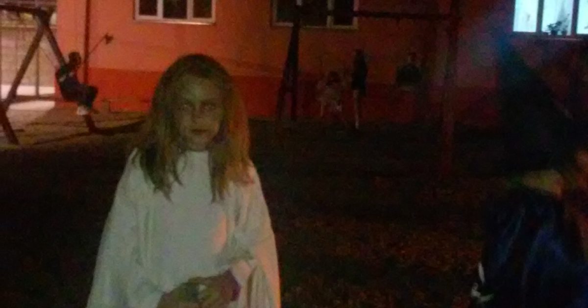 ,,Trick or treat ? Here comes Halloween ,,