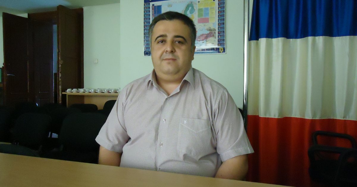 Ciovela Secretarul primăriei Moldova Noua prins în,, menghina,, PNL-ului