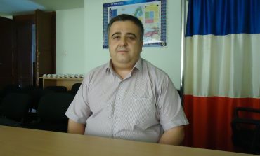 Ciovela Secretarul primăriei Moldova Noua prins în,, menghina,, PNL-ului