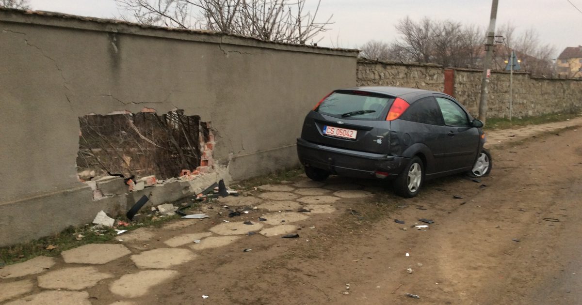 Grav accident la Moldova Nouă....