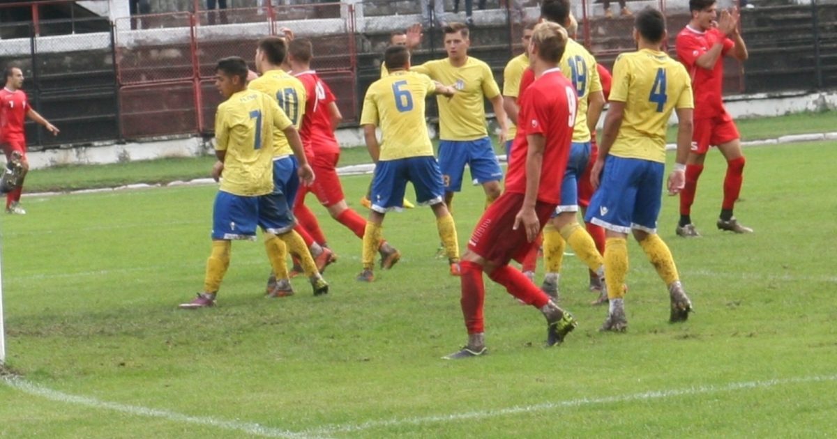 FC Caransebeş a învins pe Metalul Reşiţa, în derbyul codaşelor