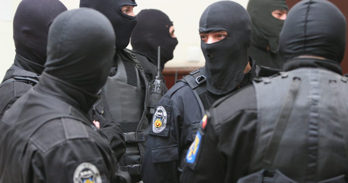 Percheziţii în Caraş-Severin, la firma de protecţie şi pază Withe Tiger