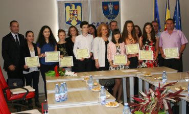 Elevii din Caraş-Severin, care au obţinut locul întâi la olimpiadele şcolare pe ţară, au fost premiaţi