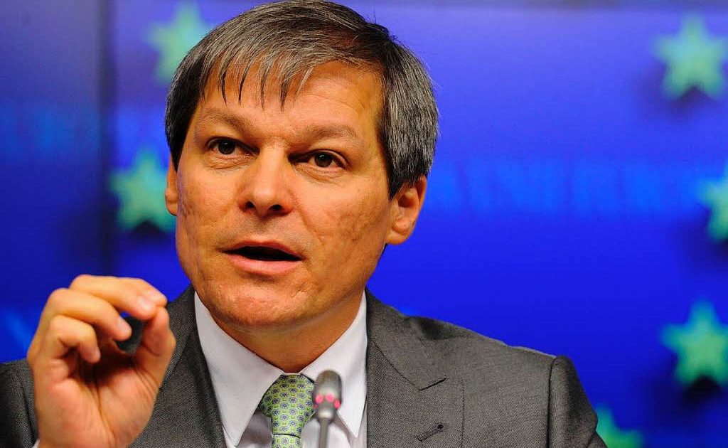 Guvernul a atacat la CCR  Legea care interzice poprirea conturilor concomitent cu reţinerea din salariu.