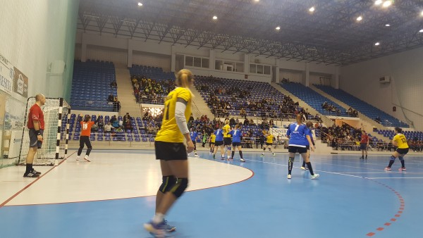 Handbalistele de la Universitatea Reșița se pregătesc de primul meci din 2017