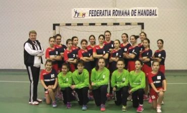 Micuțele handbaliste de la Traian Vuia, câştigătoare la faza judeţeană a Campionatului Naţional