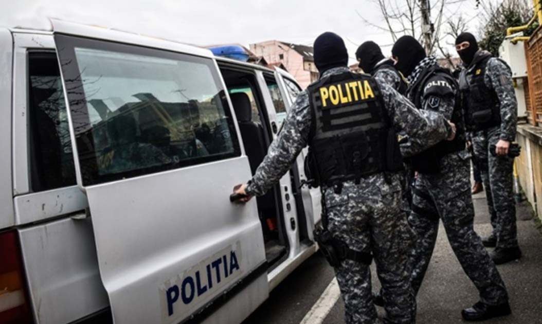 Tinerii traficanţi de droguri de la Reşiţa rămân după gratii