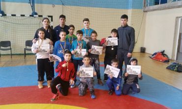 7 medalii pentru luptătorii reșițeni juniori mici și cadeți, la Memorialul “Ilie Marinescu”