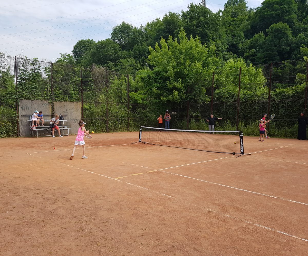 „Ziua Internațională a Copilului”, sărbătorită pe terenurile de tenis din Reșița
