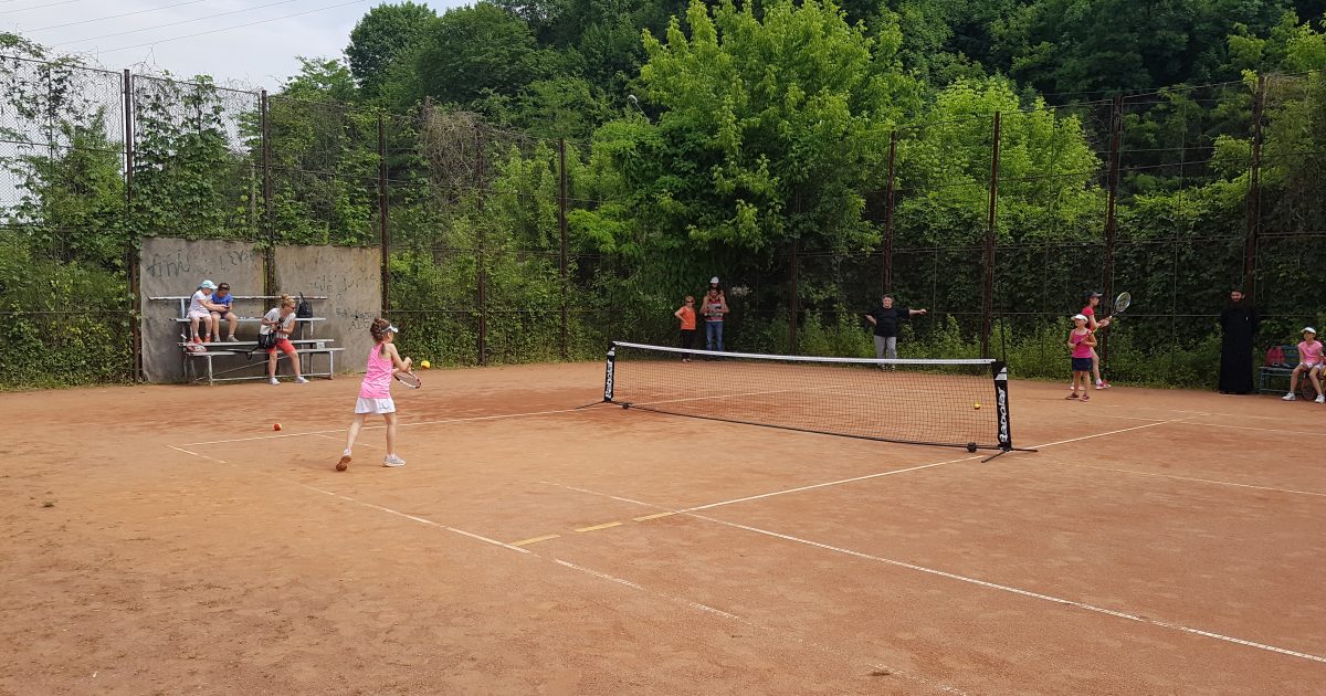 "Ziua Internațională a Copilului", sărbătorită pe terenurile de tenis din Reșița