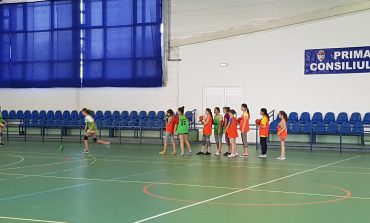Handbalistele Luciei Moruț s-au prezentat extraordinar la "Festivalul Național de Minihandbal"