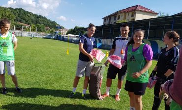 Fotbalista Laura Rus, a venit la Reșița cu o surpriză pentru fetele de la Banat Girls