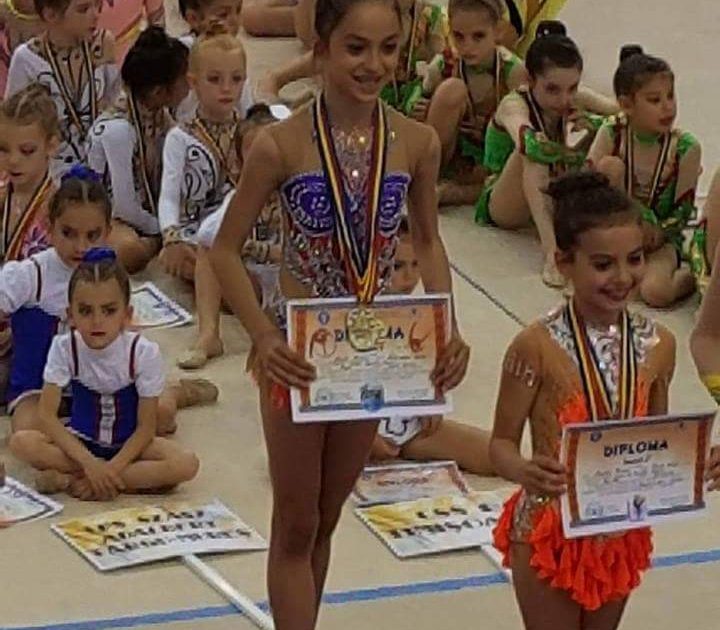 10 medalii școlare, pentru fetele de la gimnastică ritmică
