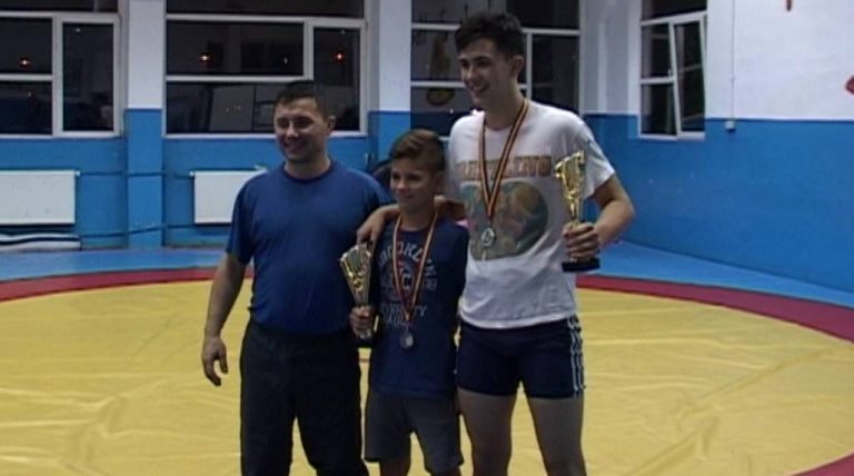 Luptătorii Florin Gafton și Raul Badea, pe podium în Republica Moldova