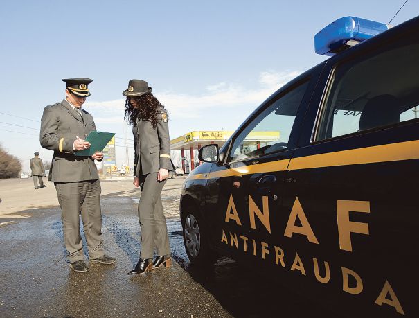 2000 de agenți fiscali controlați de ANAF