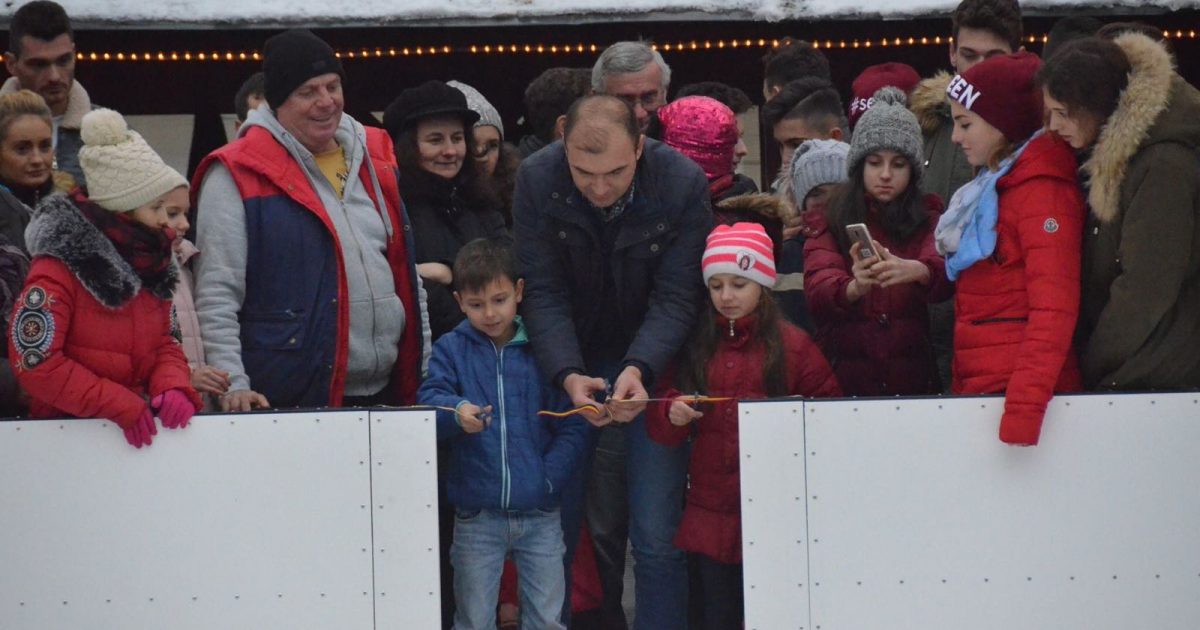 S-a deschis patinoarul din Caransebeș