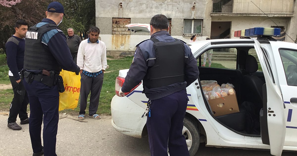 Ajutor umanitar pentru Rromii din blocurile de nefamilişti din Moldova Nouă!