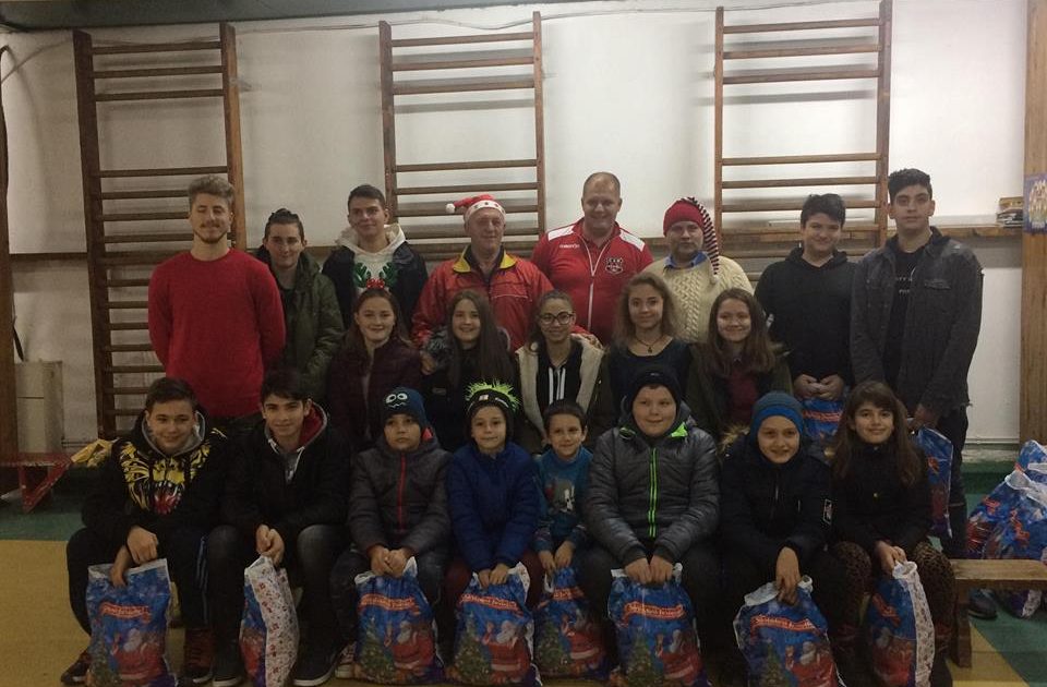 Karateka reșițeni, vizitați de Moș Crăciun