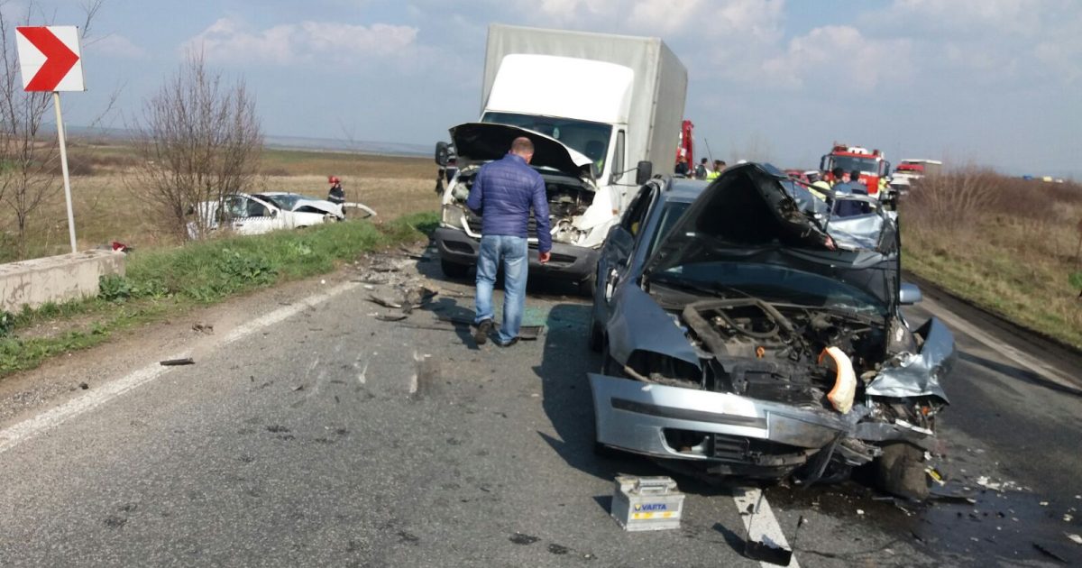 2 morți si 4 persoane grav ranite, pe DN 58 B Maureni Gherteniş.