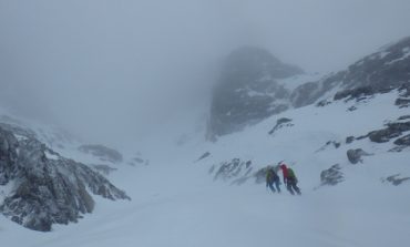 Salvamont: ninsorile abundente şi creşterea temperaturii, cresc pericolul de avalanşe.