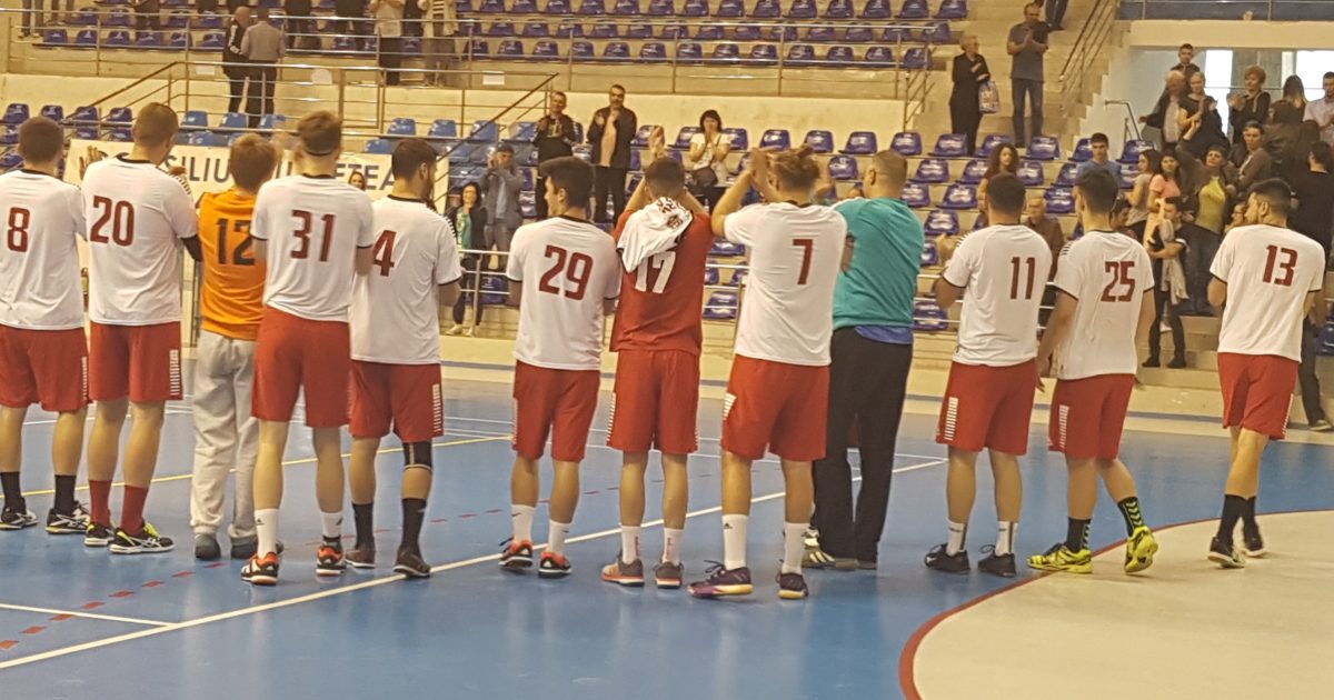 Echipa de handbal, CSM Reșița, a făcut spectacol cu juniorii!