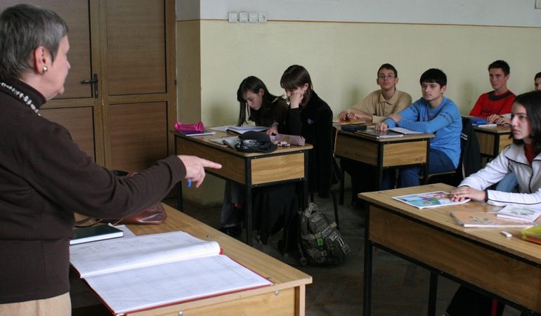 Gata cu meditatile, platite de elevi?