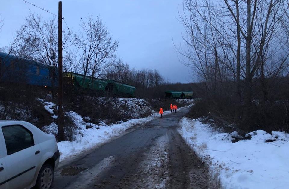 Tren deraiat intre Tirol si Doclin