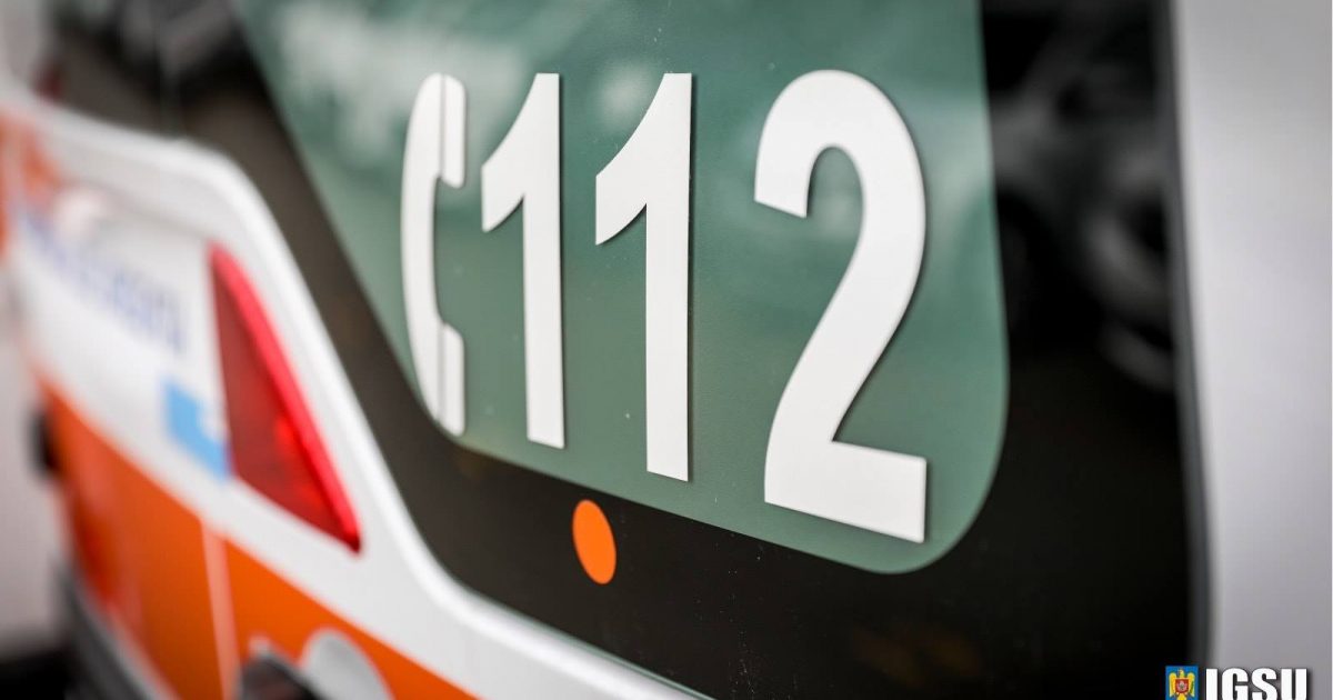 Un autocar implicat  într-un accident la Buchin, traficul pe DN 6 este oprit.