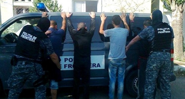 2 calauze din Moldova Noua si 9 cetateni turci prinsi de politisti de frontiera din Mehedinti