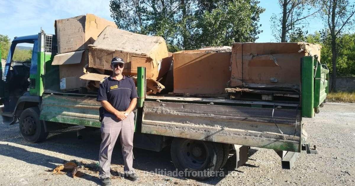 Două tone de tutun clandestin la Moldova Veche