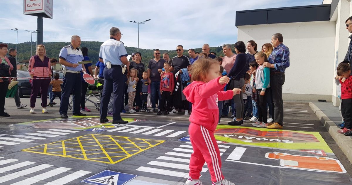 Polițiștii cărășeni și Lidl dau undă Verde la Educație pentru Circulație în Caraș-Severin