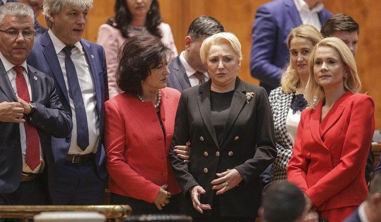 BREAKING Guvernul Dăncilă a picat, moțiunea de cenzură a trecut cu 238 de voturi