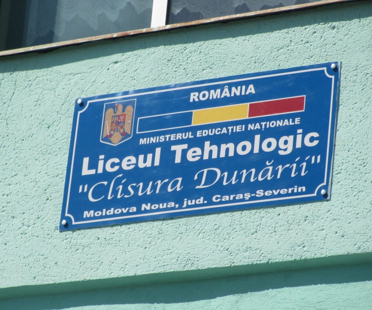 Agitație mare la Liceul Tehnologic ”Clisura Dunării” din Moldova Nouă după ce o elevă s-a îmbolnăvit de tuberculoză