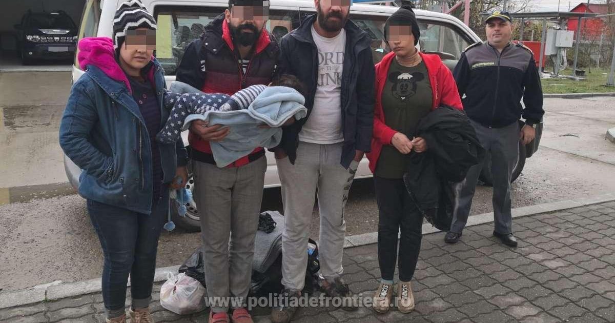 Poliţiştii de frontieră din cadrul Sectorului Poliţiei de Frontieră Oraviţa, judeţul Caraş Severin, au depistat la frontiera cu Serbia cinci cetăţeni din Irak, patru adulți si un copil,care au încercat să intre ilegal în România.