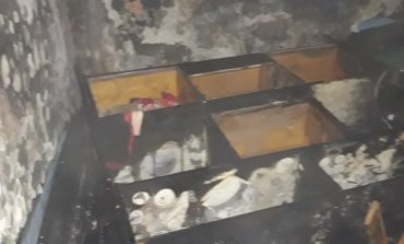 Incendiu într-un bloc părăsit