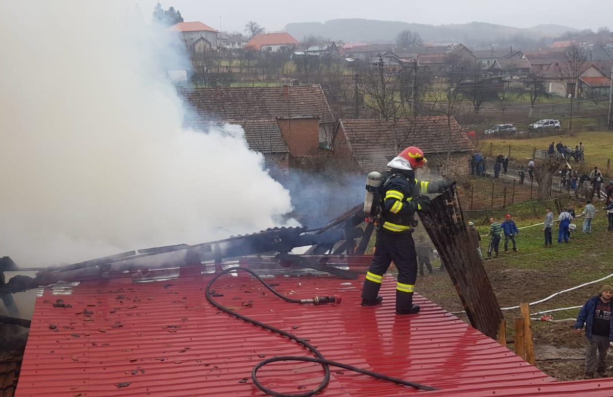 Incendiile se ţin lanţ în Caras-Severin