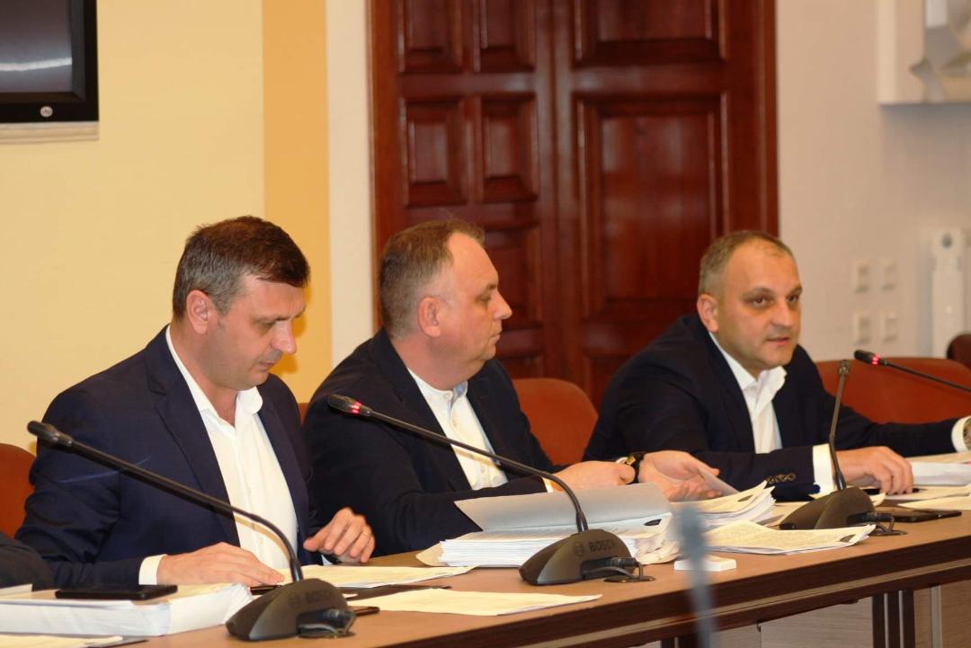 Sedinta cu putin (mai mult) scandal la Consiliul Județean Caraș-Severin