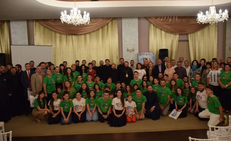 Binecuvintează Doamne mâinile care lucrează și gurile care se roagă!