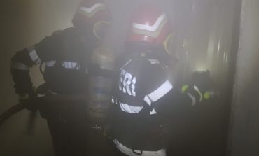 Incendiu la  Bl.Turn din Moldova Noua, cauzat de un  tablou electric defect !