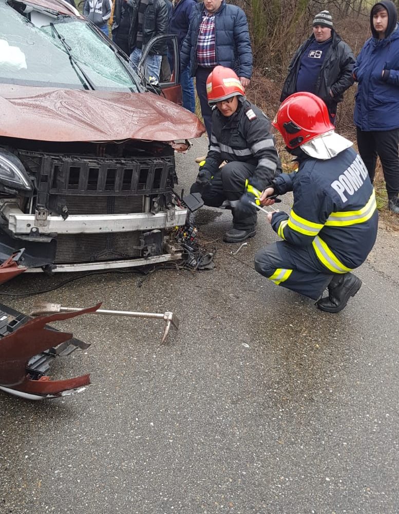 Primprocurorul Parchetului de pe lângă Judecătoria Oravița implicat într-un accident rutier la Lupac