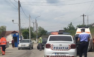 Ambulanţă implicată într-un accident rutier la Moldova Noua!